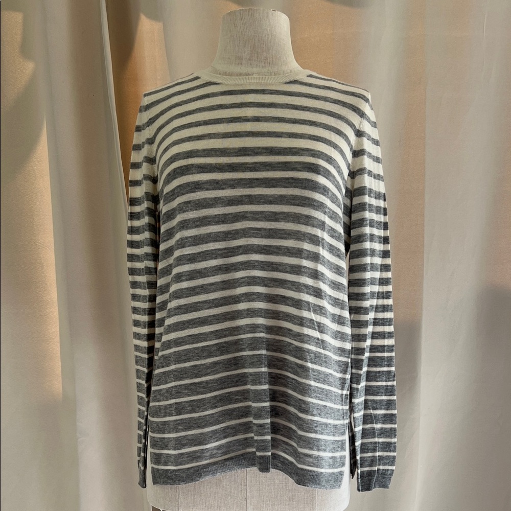 Like new! Tissue weight wall cashmere blend striped sweater from Vince size S